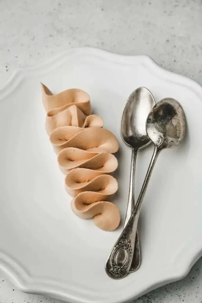 Milk Chocolate Ganache USEFUL INFORMATIONS ABOUT CAKE