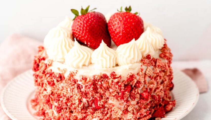 Strawberry-Crunch-Cake
